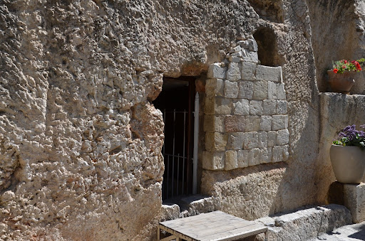 Read more about the article Foundations of Our Faith 8: Jesus in the Tomb